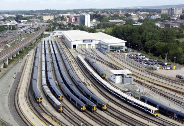 UK Rail Strike Strands Commuters, Pits Workers Against Govt