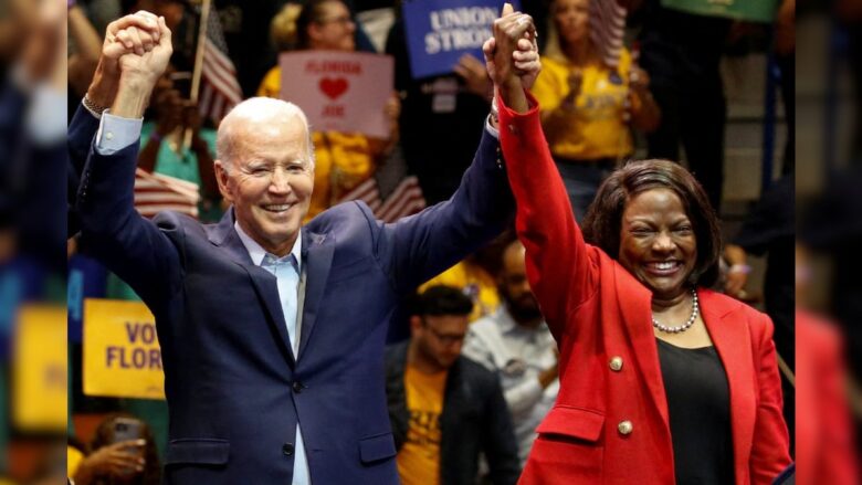 Republicans Eye 'Red Wave'; Biden Says Democracy at Stake as Countdown for Polling Begins