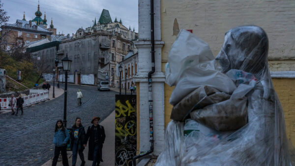 Russia City Residents Battle -50 Degrees Temperatures